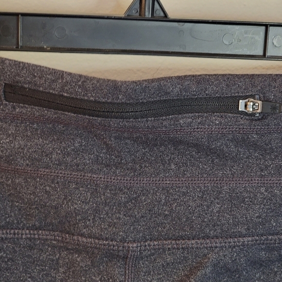 Athleta Relay Crop Reflective Leggings Gray Size S Style 862109 - Picture 4 of 8